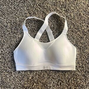Under Armour White Sports Bra with Adjustable Straps and Molded Cups